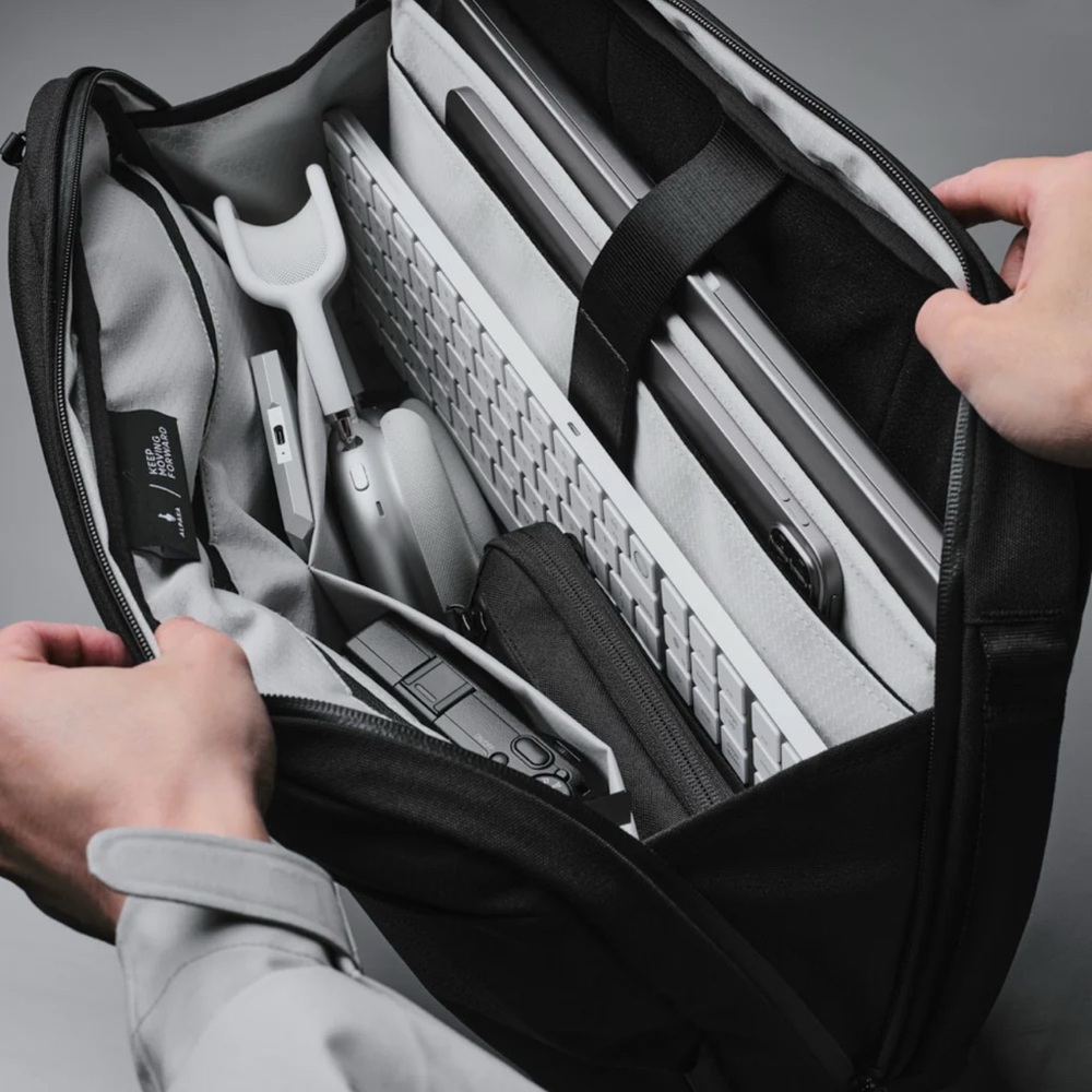 Alpaka Black Men's Tech Pro Backpack - Picture 5 of 9